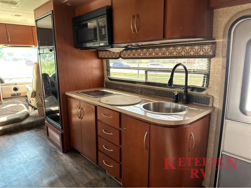 2012 Thor Motor Coach Serrano 31X - Photo 4