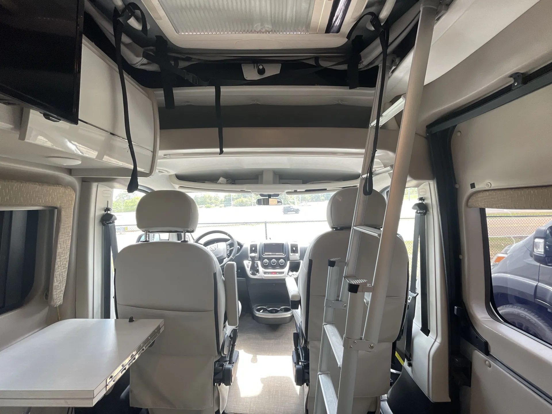 2022 Thor Motor Coach Tellaro 20AT — living area main