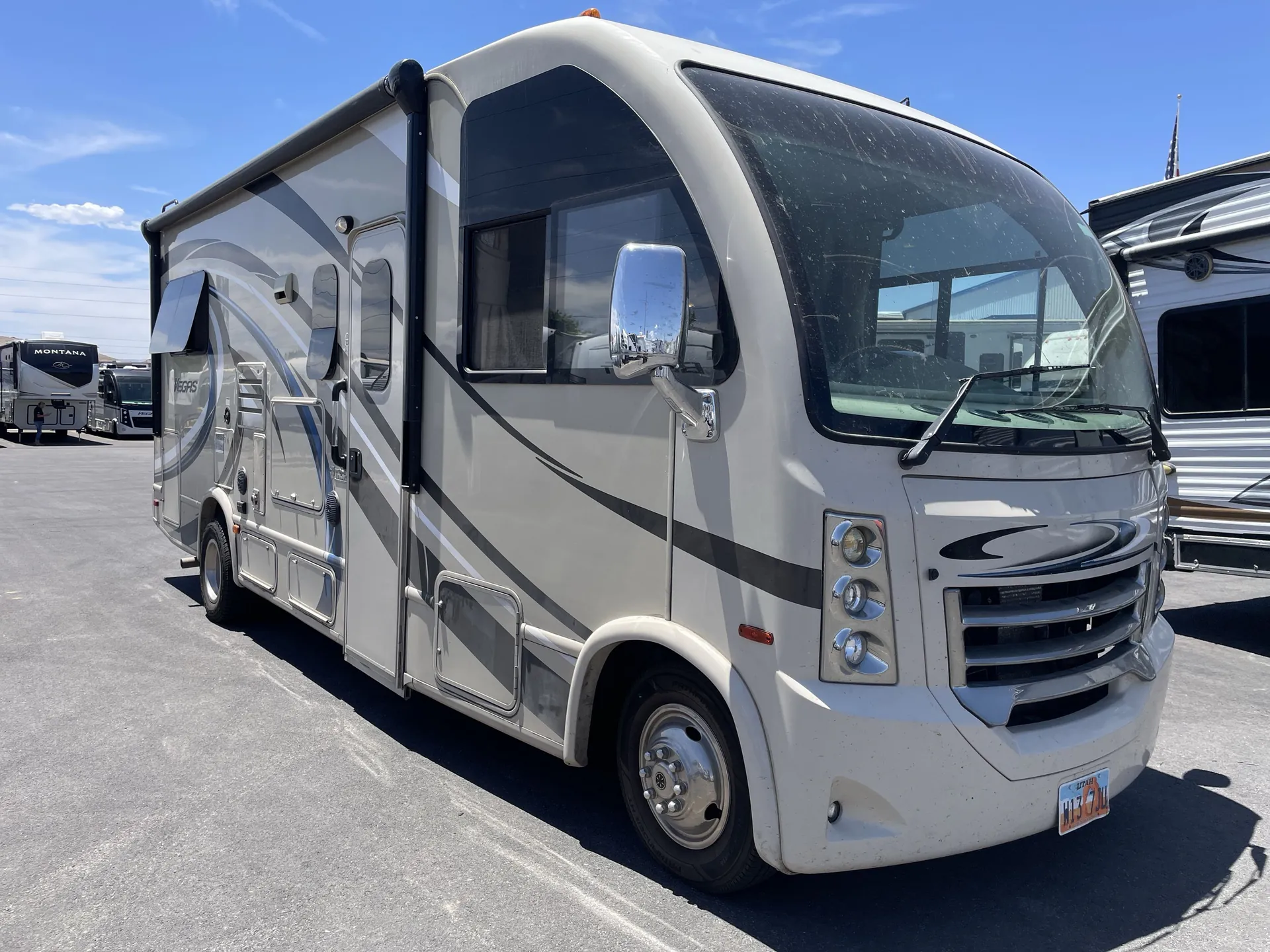 2017 Thor Motor Coach Vegas 24.1 - Photo 2
