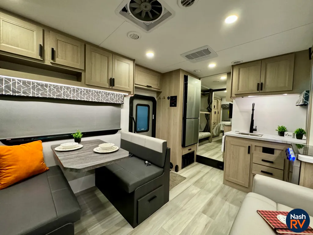 2025 Forest River Sunseeker LE 3250DSLE — Photo 7