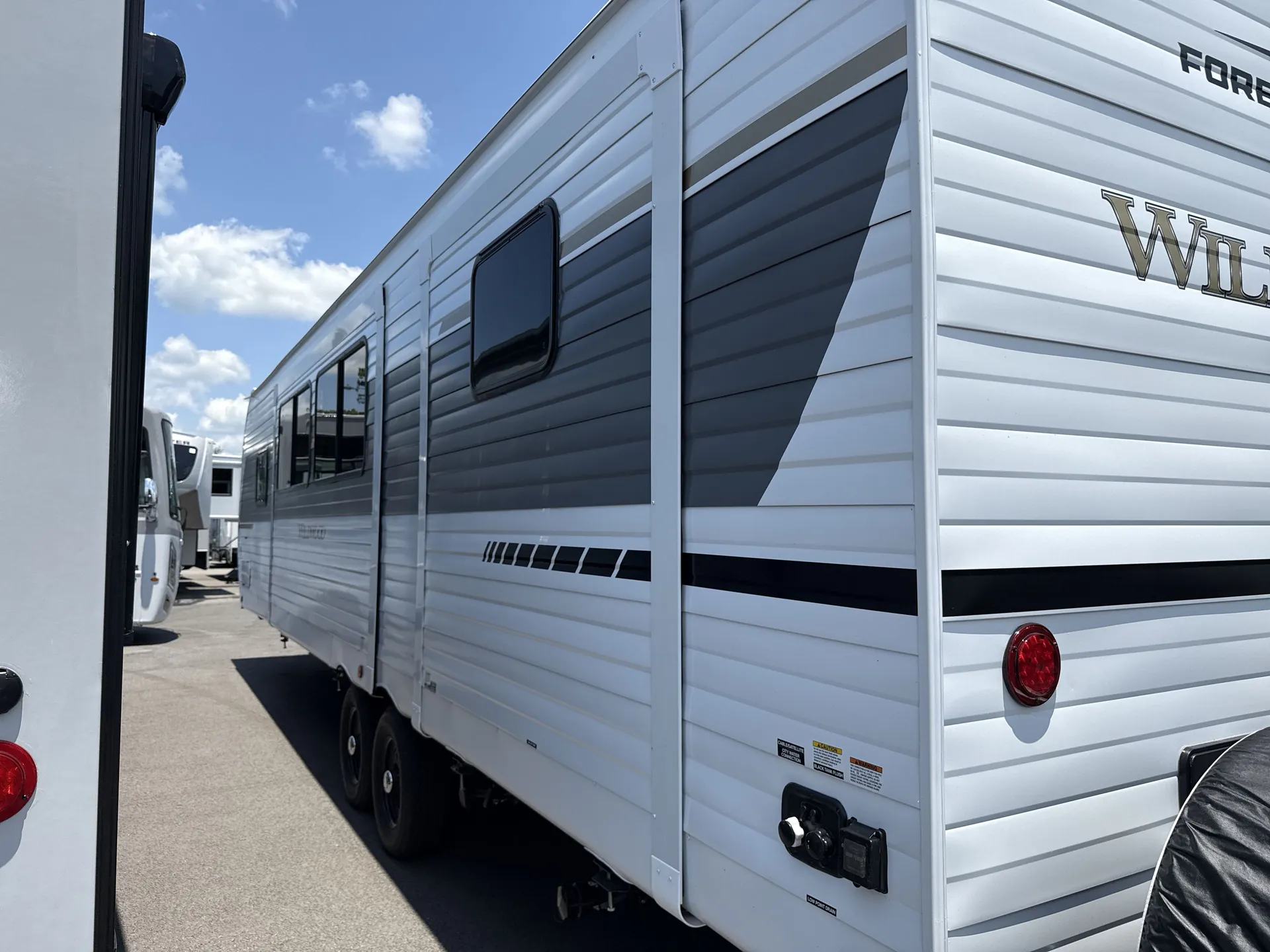 2027 Forest River Wildwood 31KQBTS — off campside