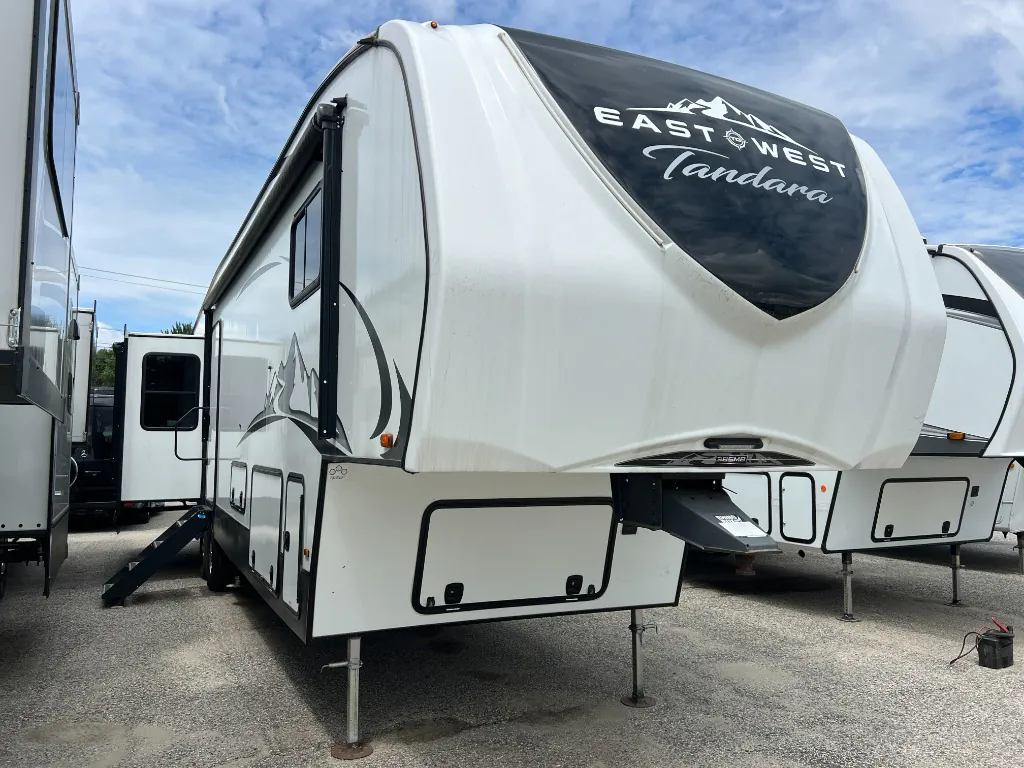 2022 East to West Tandara 385MB - Photo 2