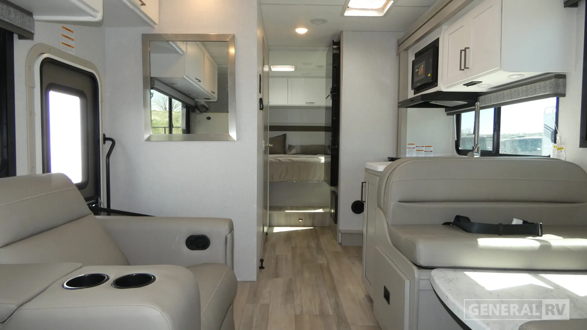 2026 Thor Motor Coach Pasadena SE SE28 - Photo 3