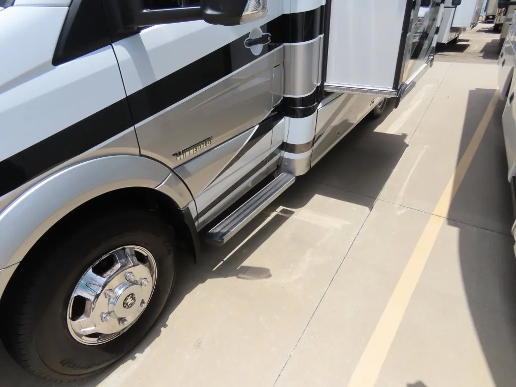 2016 Itasca NAVION 24G Class C Diesel - Photo 4