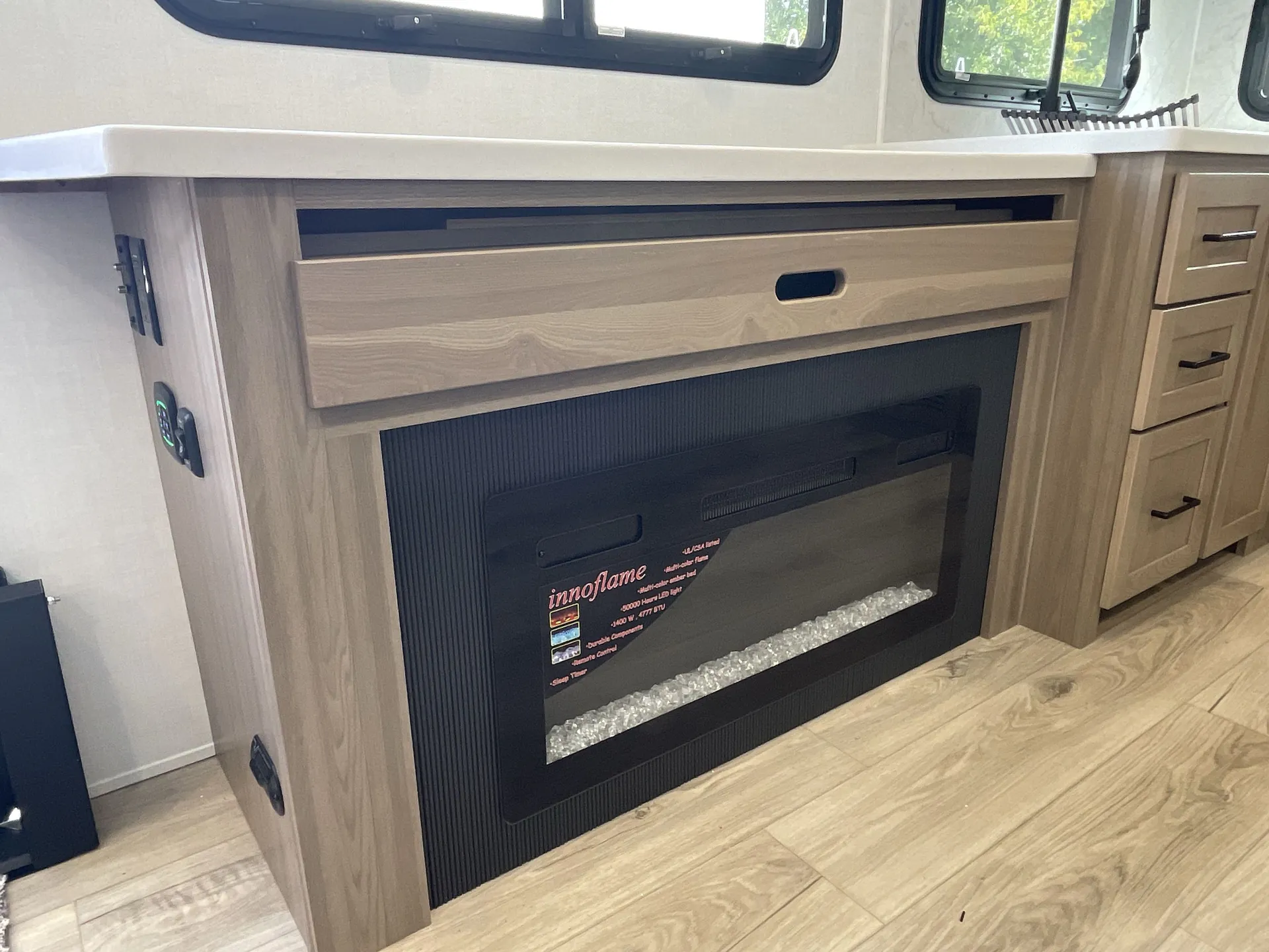 2027 Forest River Rockwood Ultra Lite 2711RK — entertainment center
