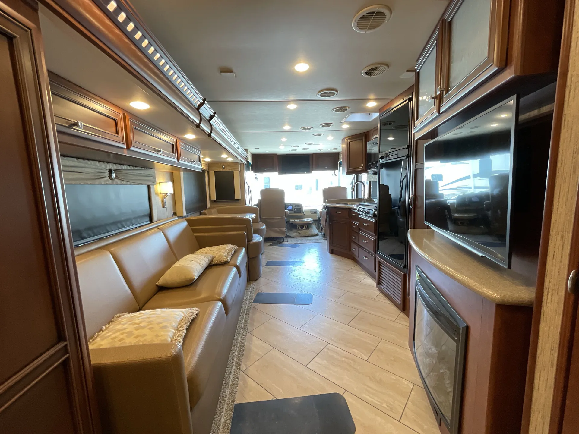 2017 newmar Bay Star 3401 — living area main