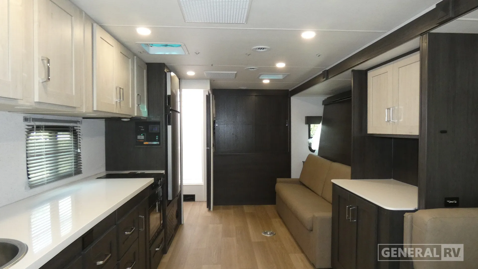 2027 Winnebago Sunflyer 28MB - Photo 3