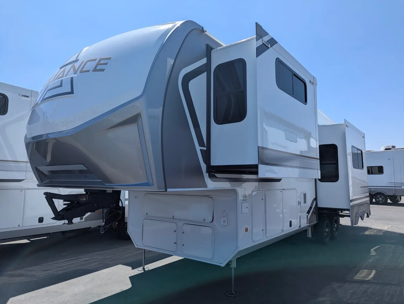 2027 Alliance RV Paradigm 312RK - Photo 4