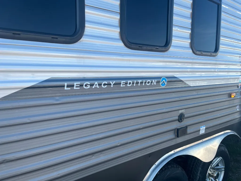 2024 Coachmen Catalina Legacy Edition 333FKTS, Photos photo 11