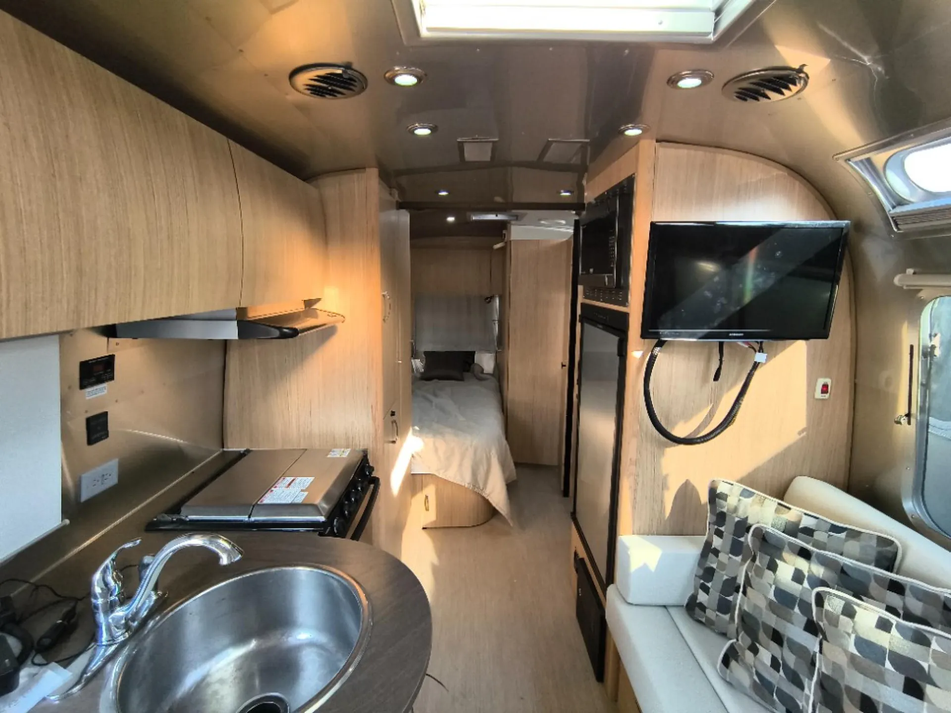 2019 Airstream Flying Cloud 23CB - Photo 4