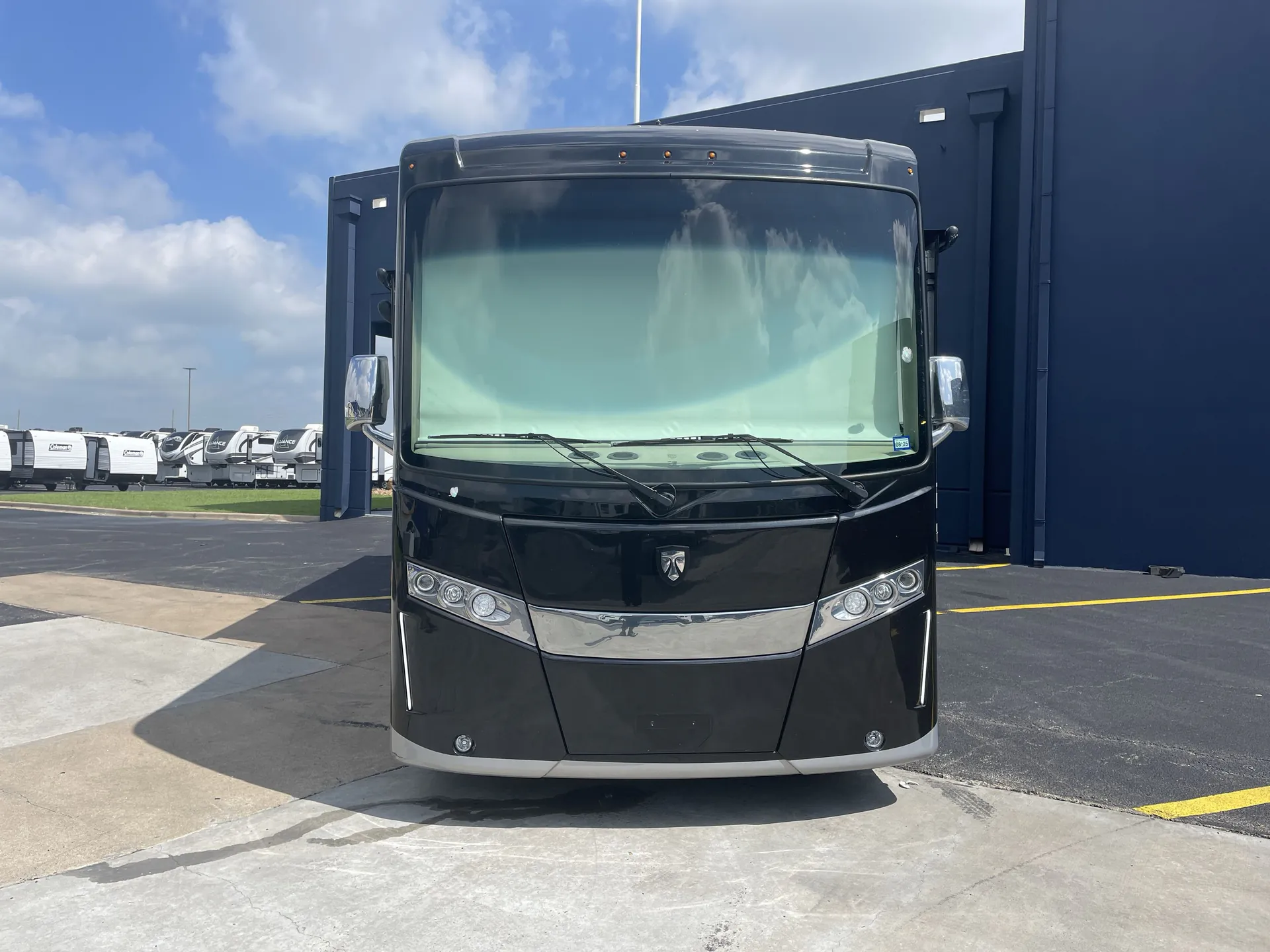 2021 Thor Motor Coach Palazzo 37.5 — front
