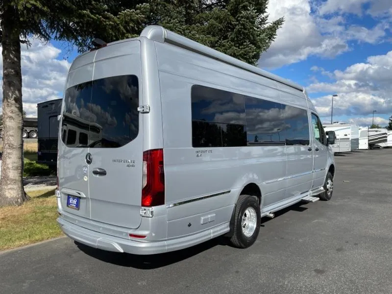 2023 Airstream Interstate 24GT Used    4x4 - Photo 4