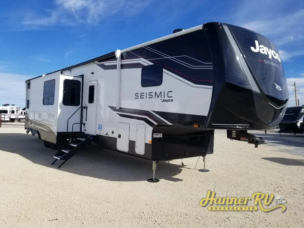 2026 Jayco Seismic 399 - Photo 2