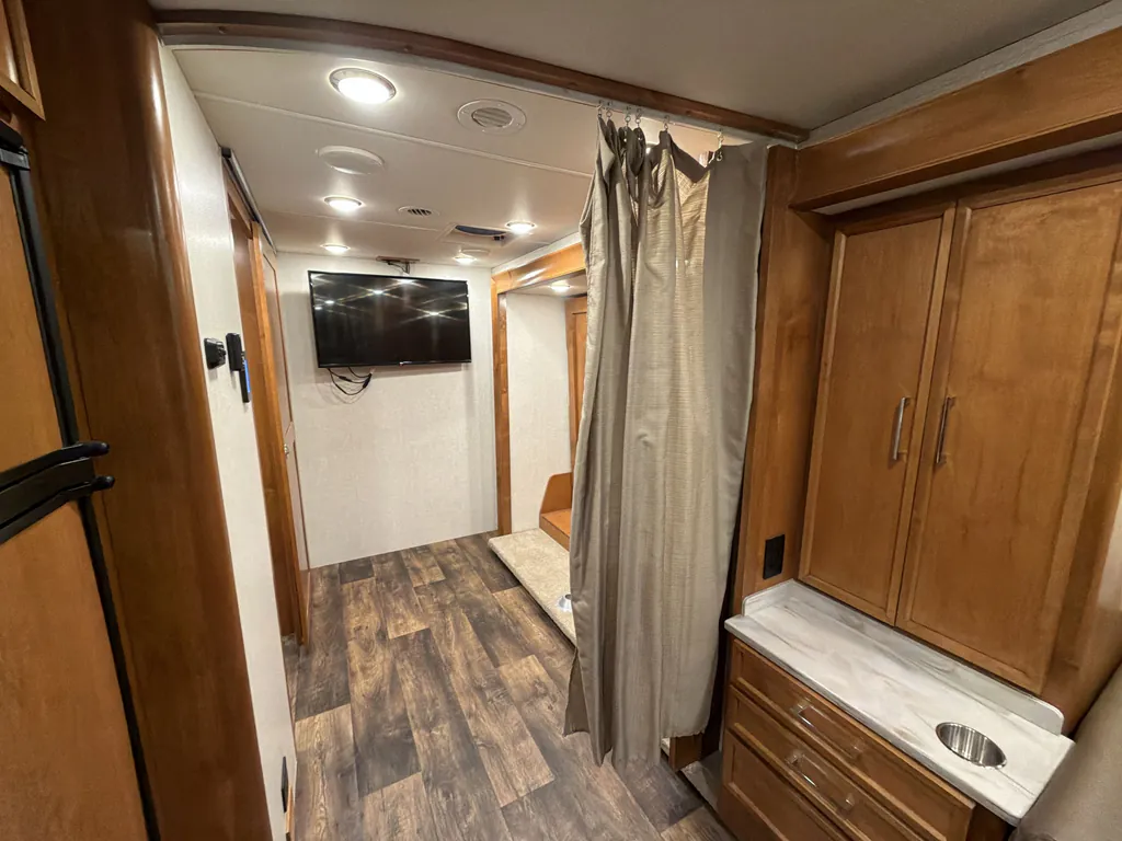 2019 Tiffin Wayfarer 24 FW, Photos photo 20