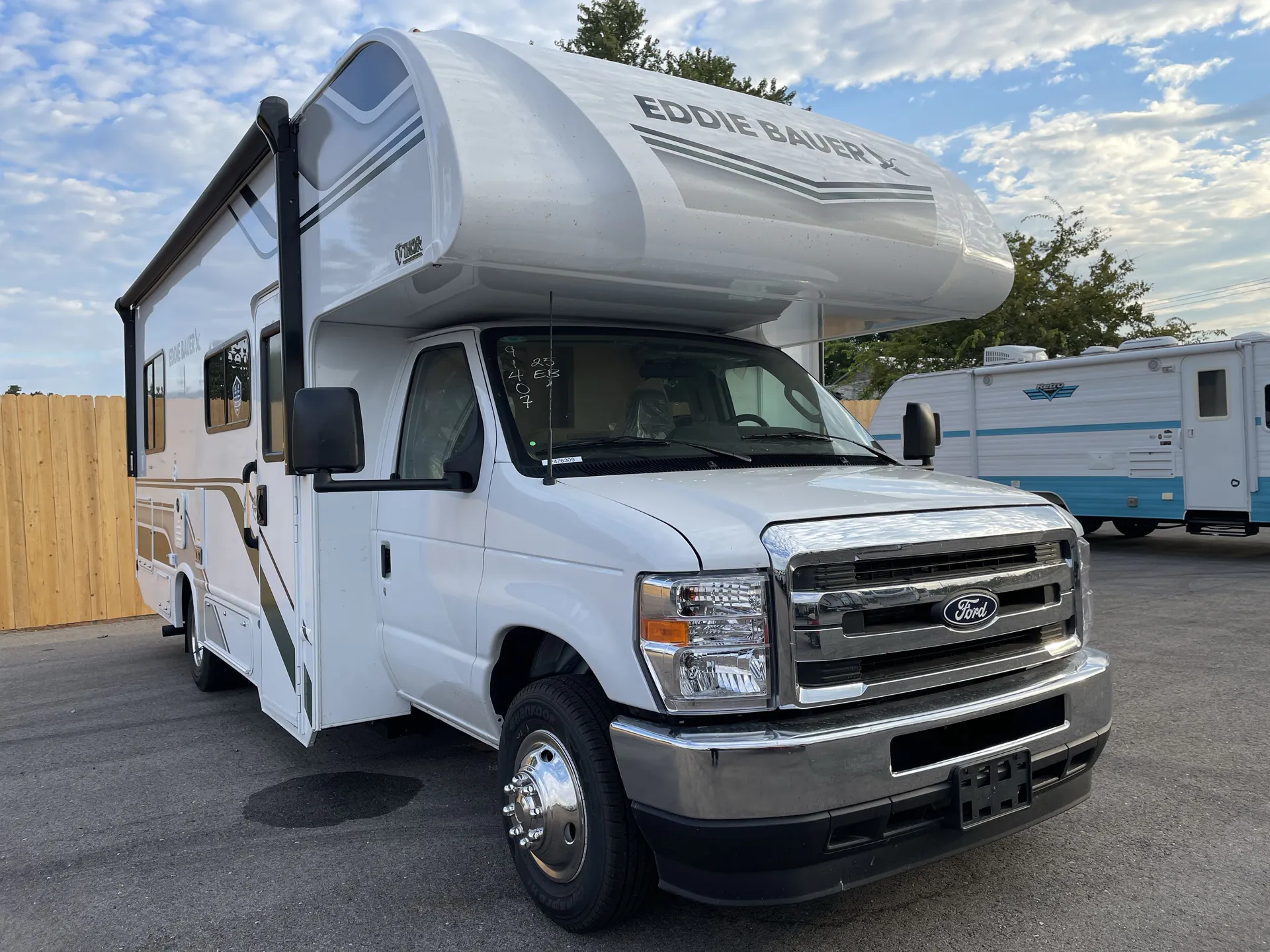 2026 Thor Motor Coach Freedom Eddie Bauer 25EB - Photo 2