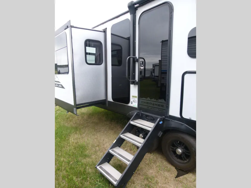 2021 Forest River Cherokee 306MM, Photos photo 5