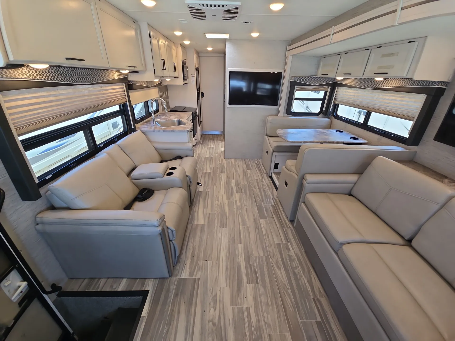 2020 Thor Motor Coach A.C.E 33.1 - Photo 3