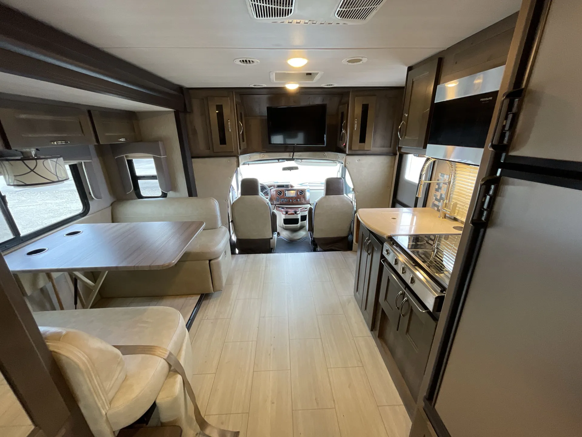 2020 Nexus Viper 25V — living area main