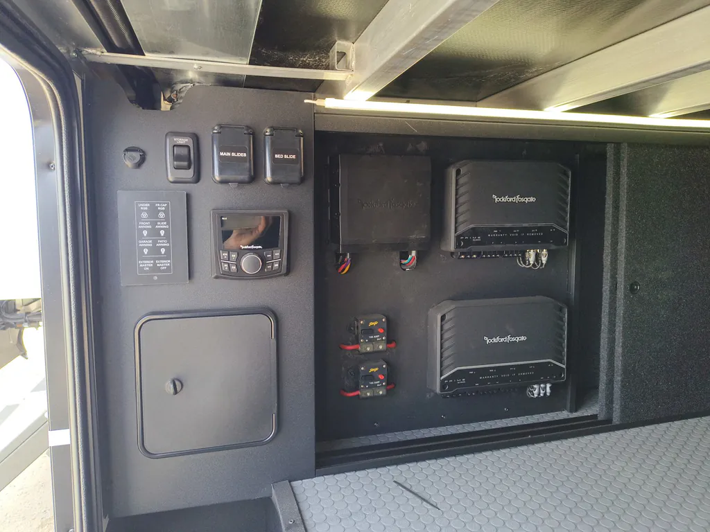 2026 Brinkley Model G 4150, Photos photo 6