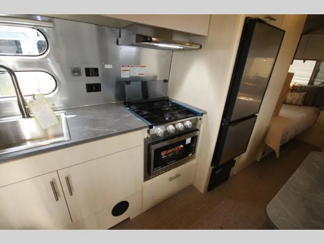 2026 Airstream Flying Cloud 23FB - Photo 4