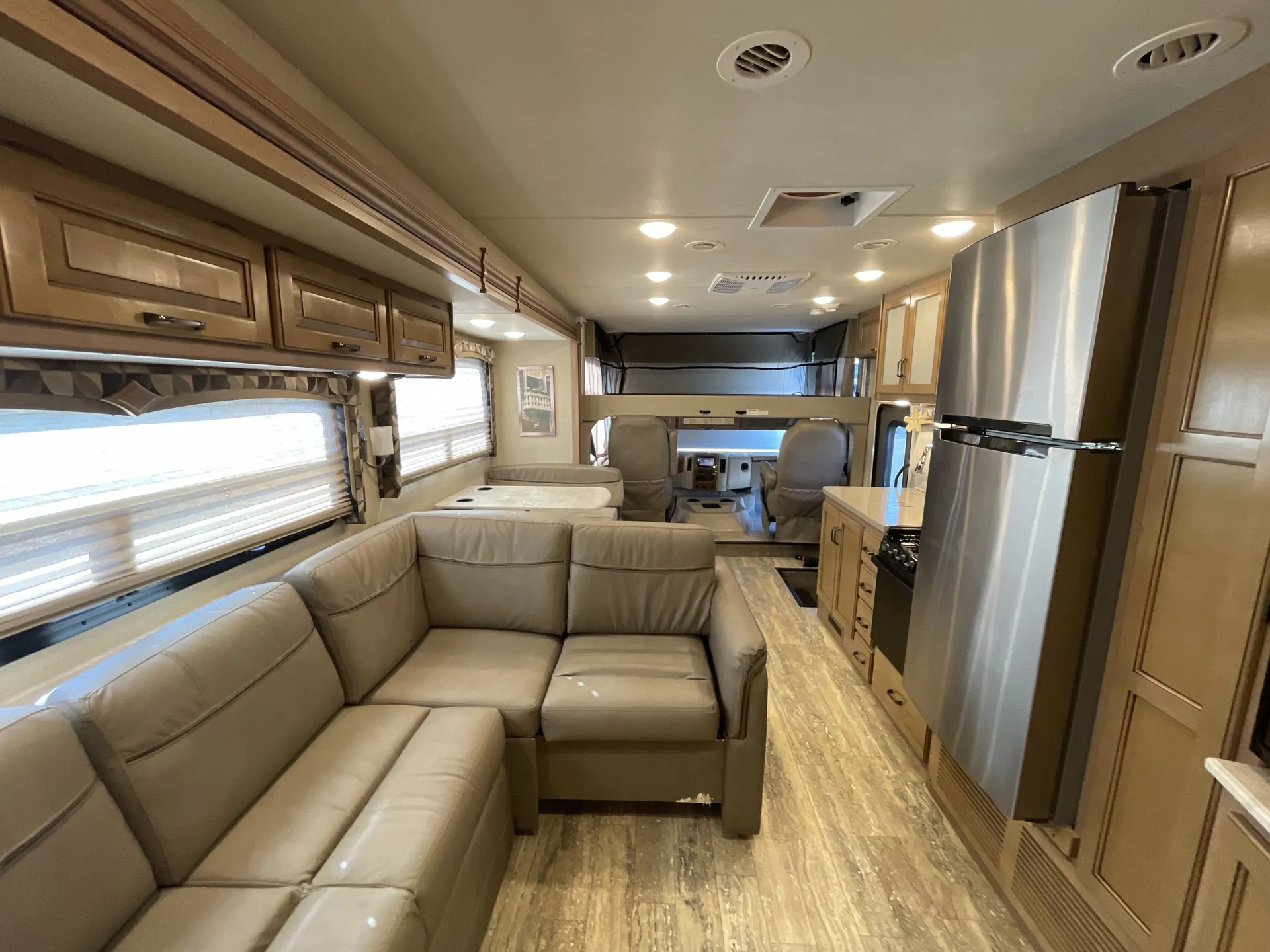2018 Thor Motor Coach Hurricane 35M — living area main