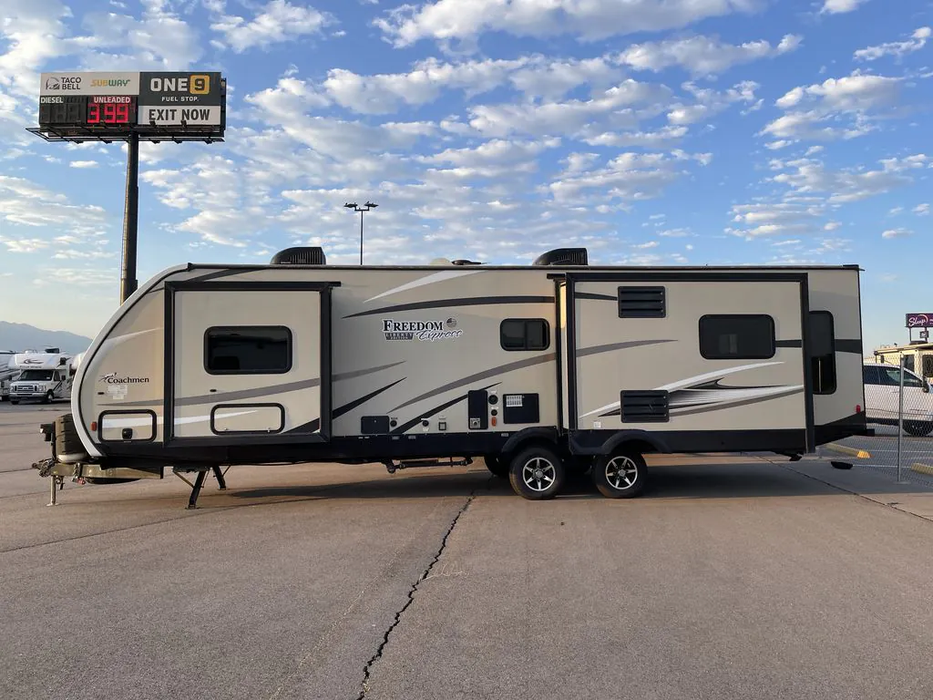 2017 Coachmen Freedom Express Liberty Edition 293 RLDS - Photo 3