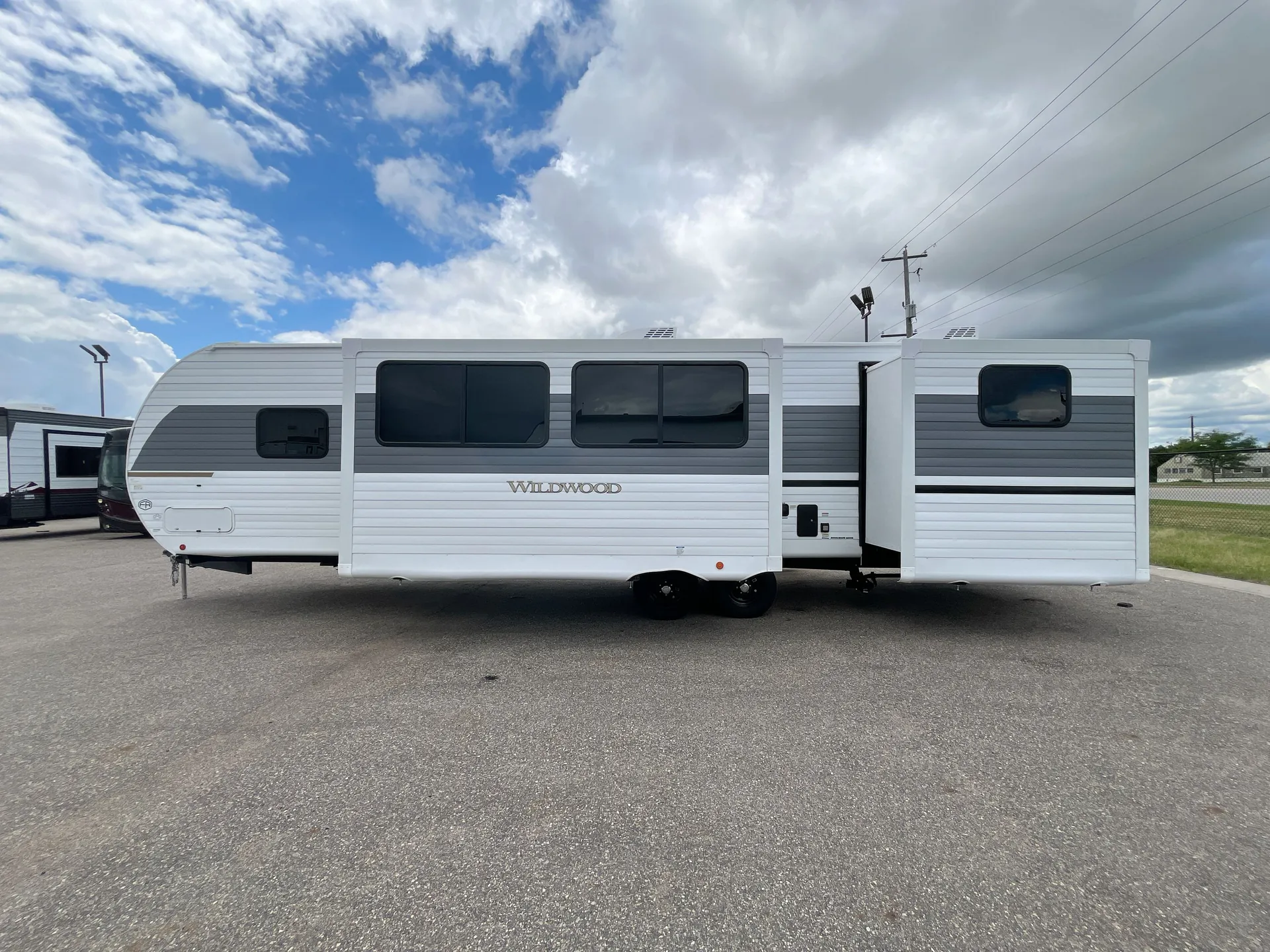 2027 Forest River Wildwood 32BHDS — off campside