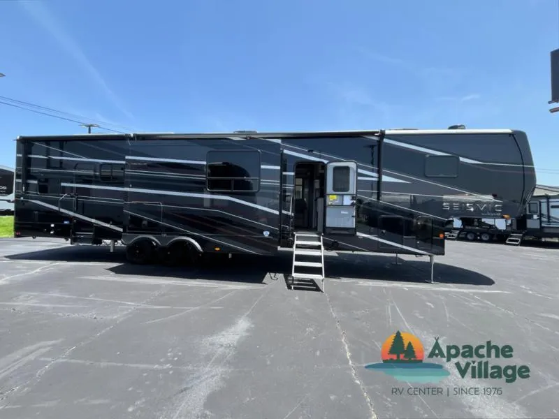 2026 Jayco Seismic 399 - Photo 3