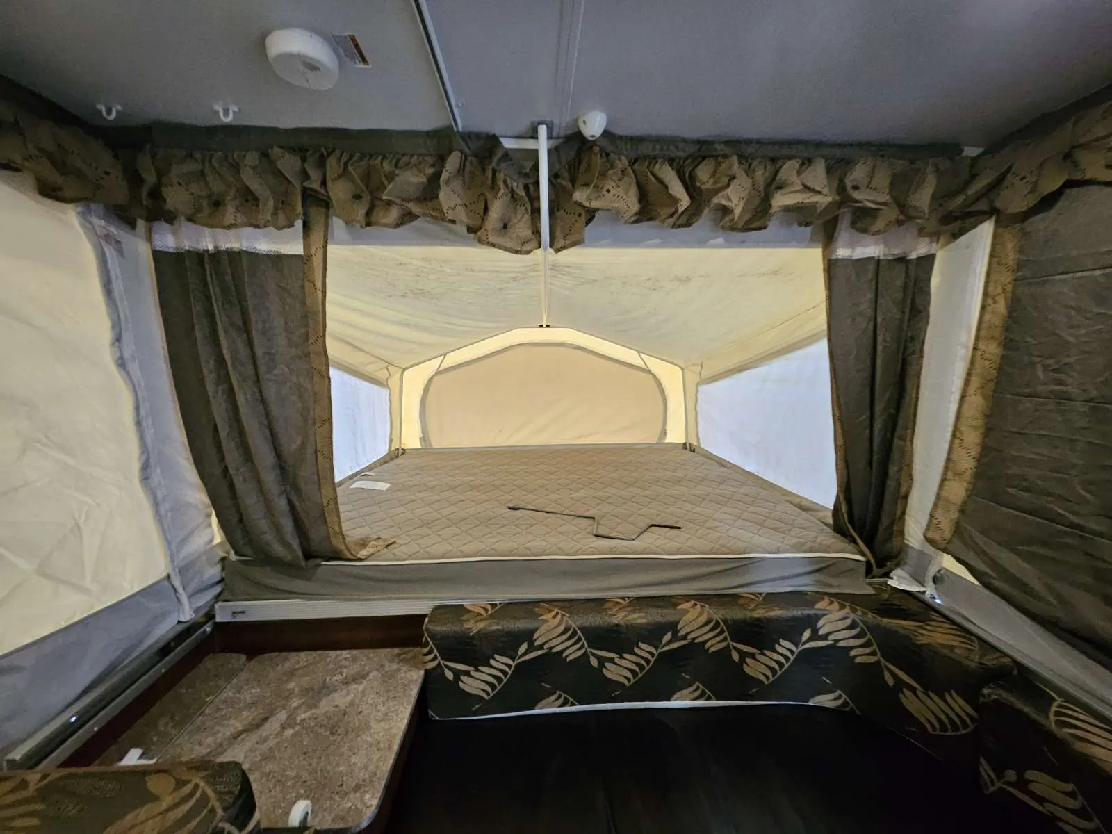 2016 Forest River Rockwood Premier 2514G — Photo 6
