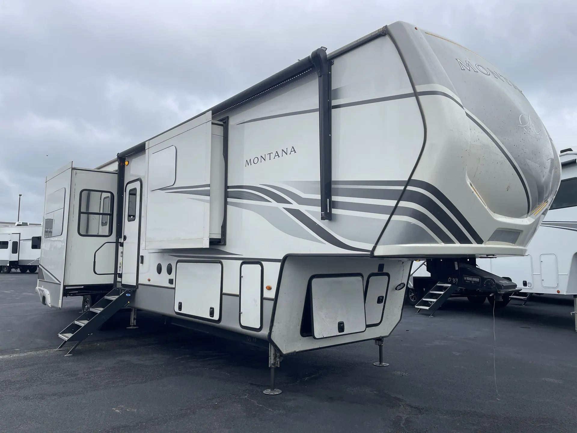 2024 Keystone Montana 3901RK - Photo 2