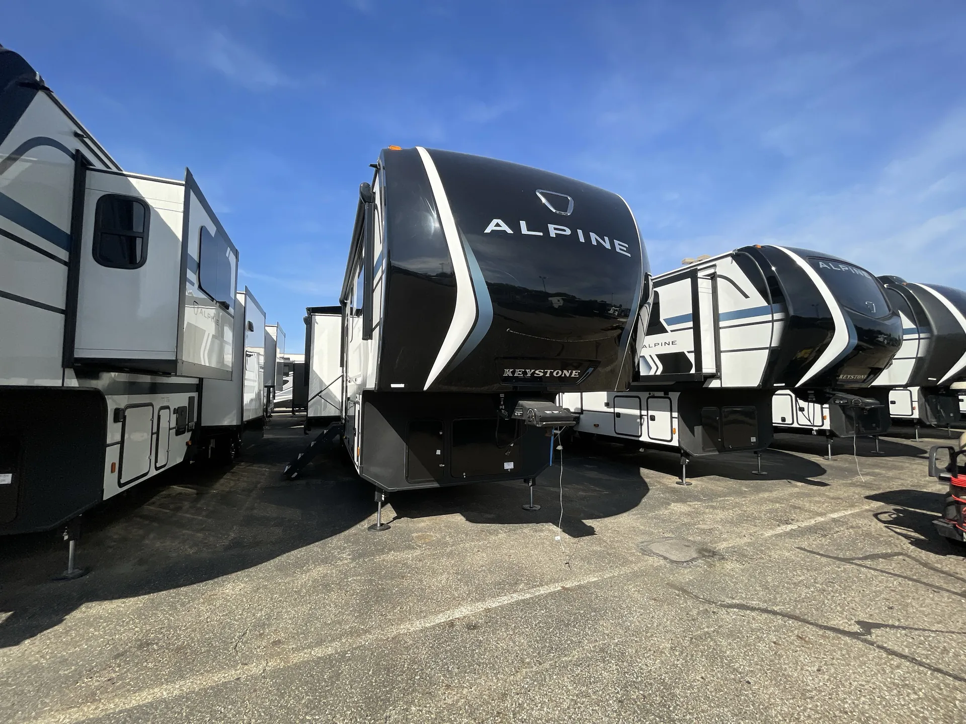 2026 Keystone Alpine 3100RE - Photo 2