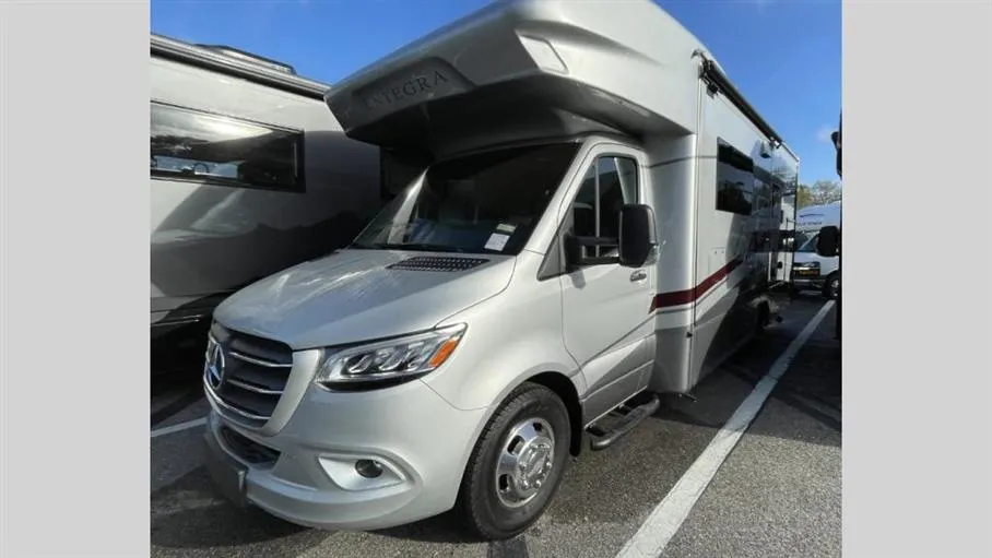 2026 Entegra Coach Qwest 25M - Photo 4