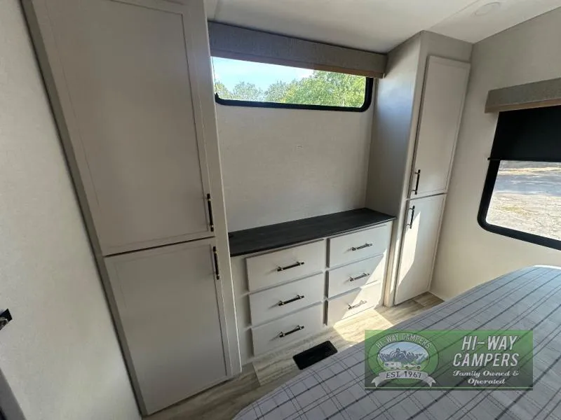 2025 Dutchmen Astoria 2913FK - Photo 4