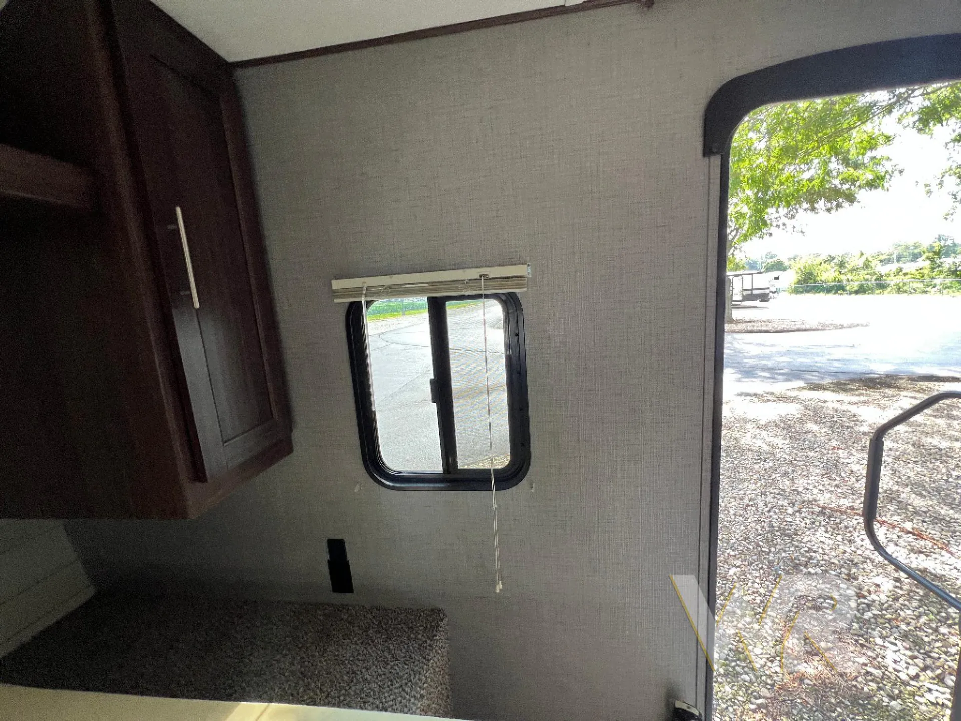 2018 CrossRoads Zinger 211RD - Photo 3