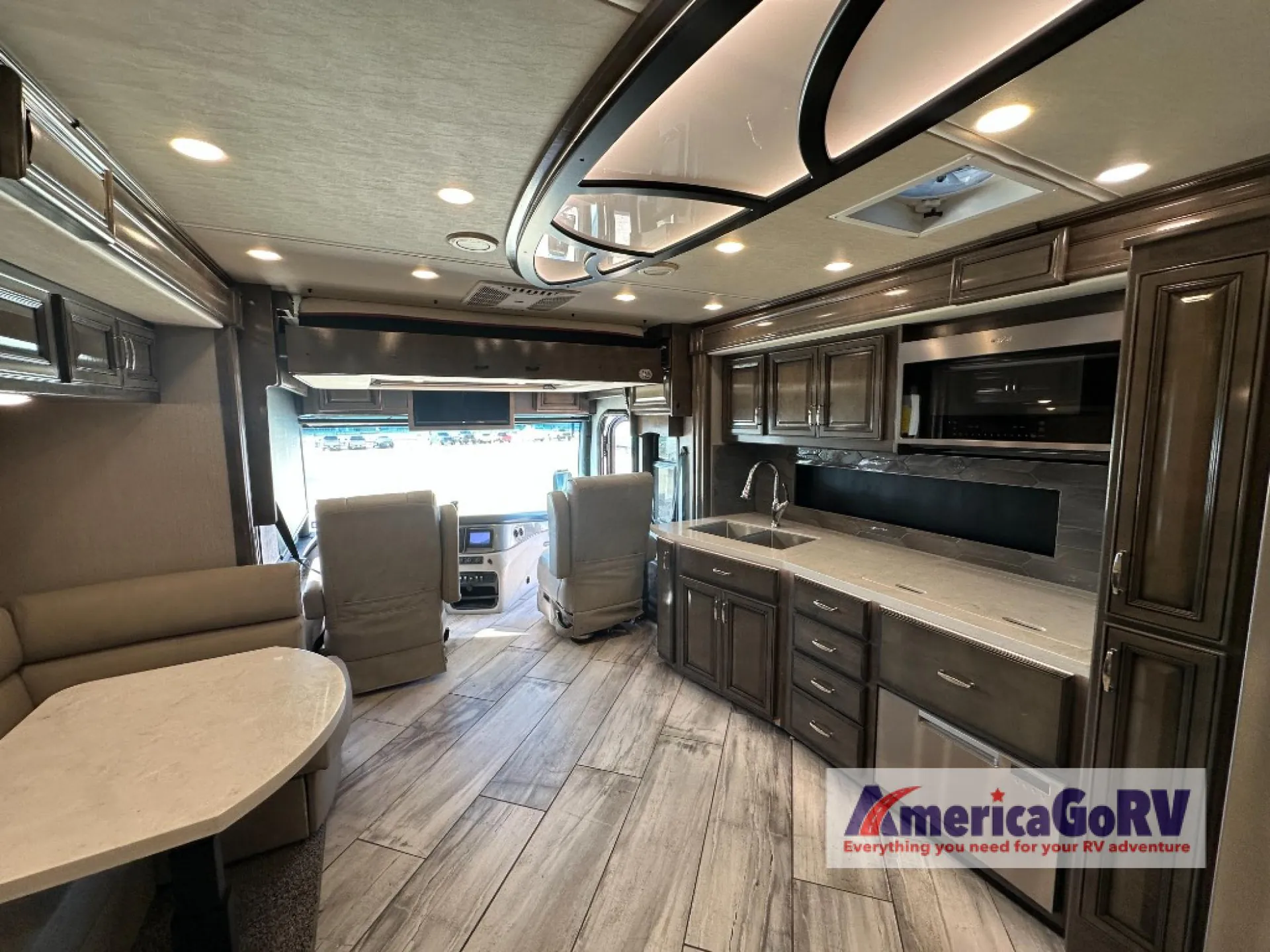 2021 Fleetwood Discovery 38K - Photo 4