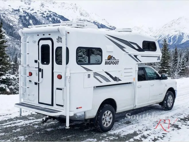 2027 Bigfoot 1500 Series 9.5FS - Photo 2