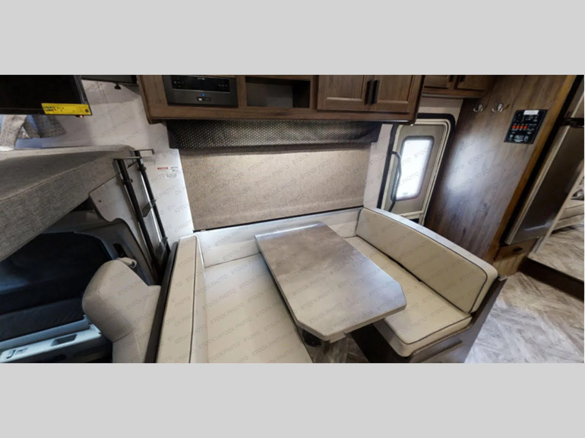 2023 Forest River Sunseeker LE 3250DSLE - Photo 2