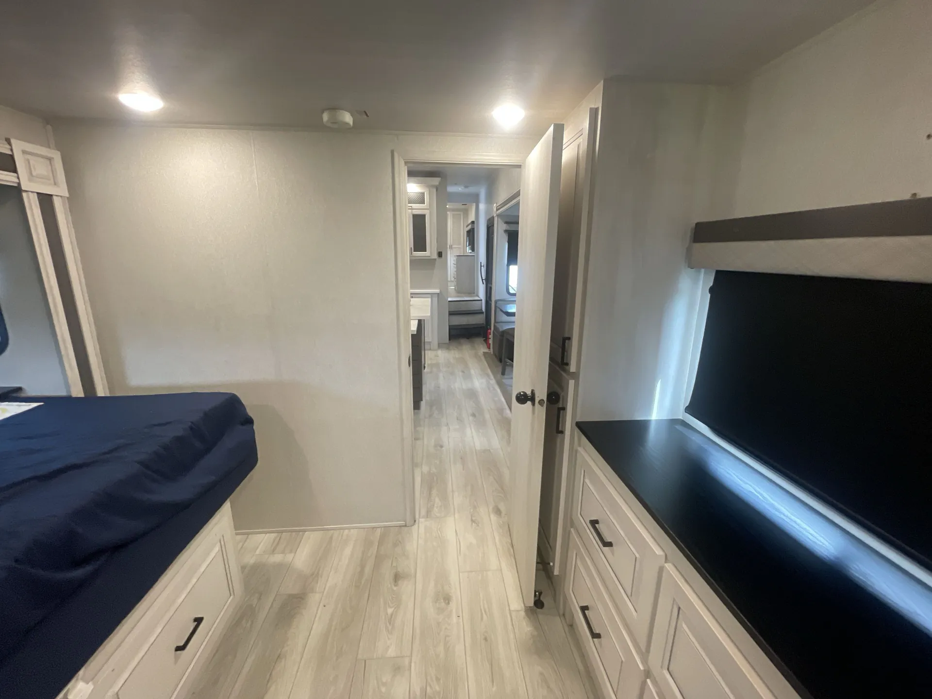 2024 East to West Ahara 390DS — living area main