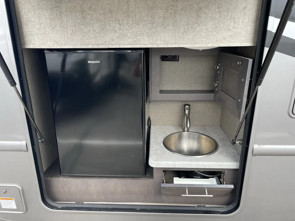 2022 Thor Motor Coach Magnitude RS36, Photos photo 23