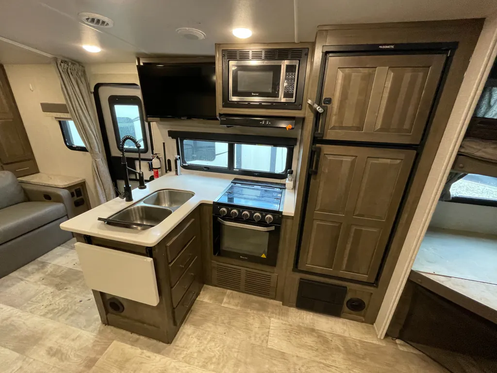 2022 Forest River Flagstaff Micro Lite 25BRDS, Photos photo 5