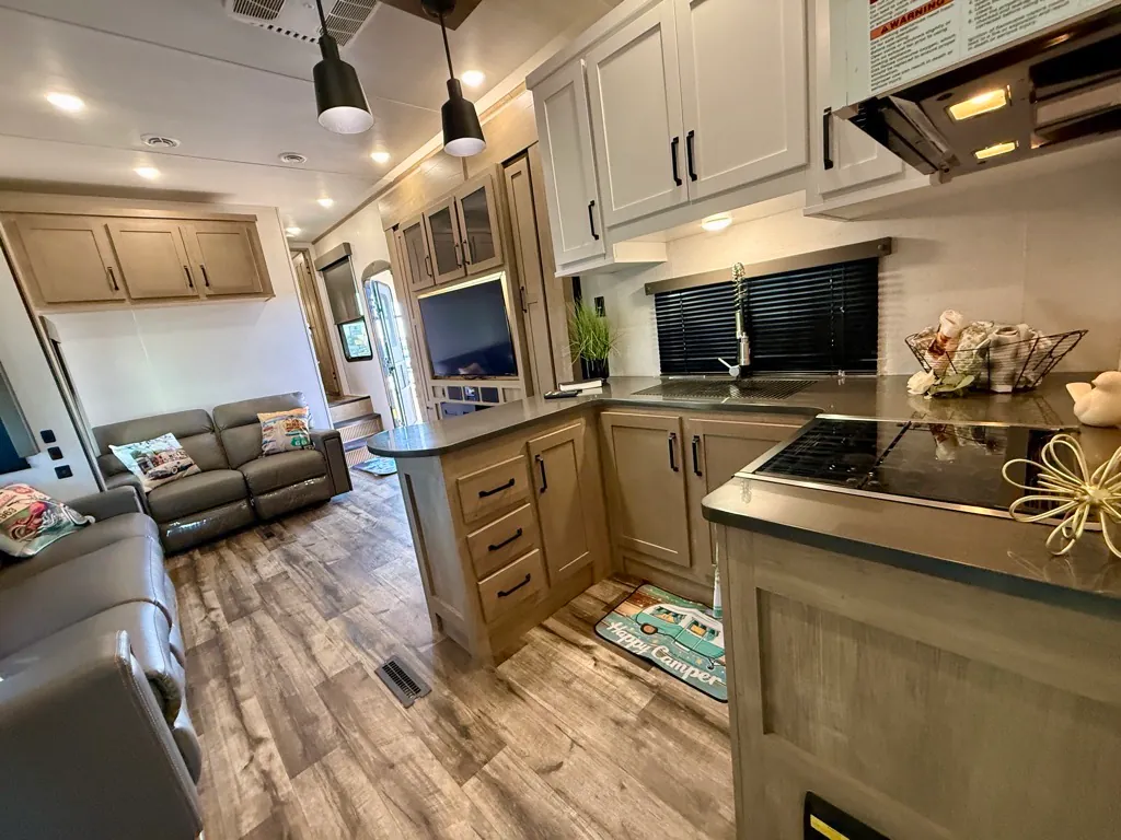 2022 Keystone Raptor 423, Photos photo 51