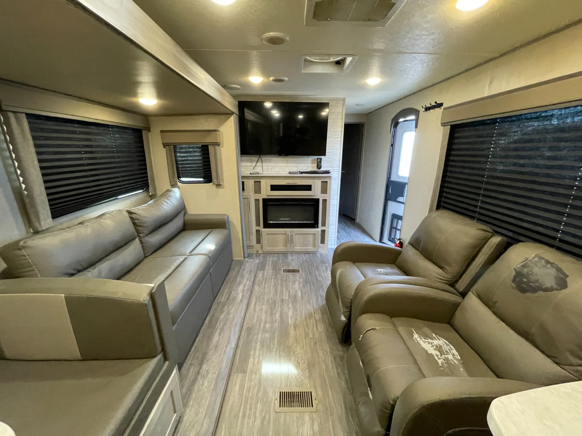 2023 Forest River Aurora Sky 310KDS - Photo 3