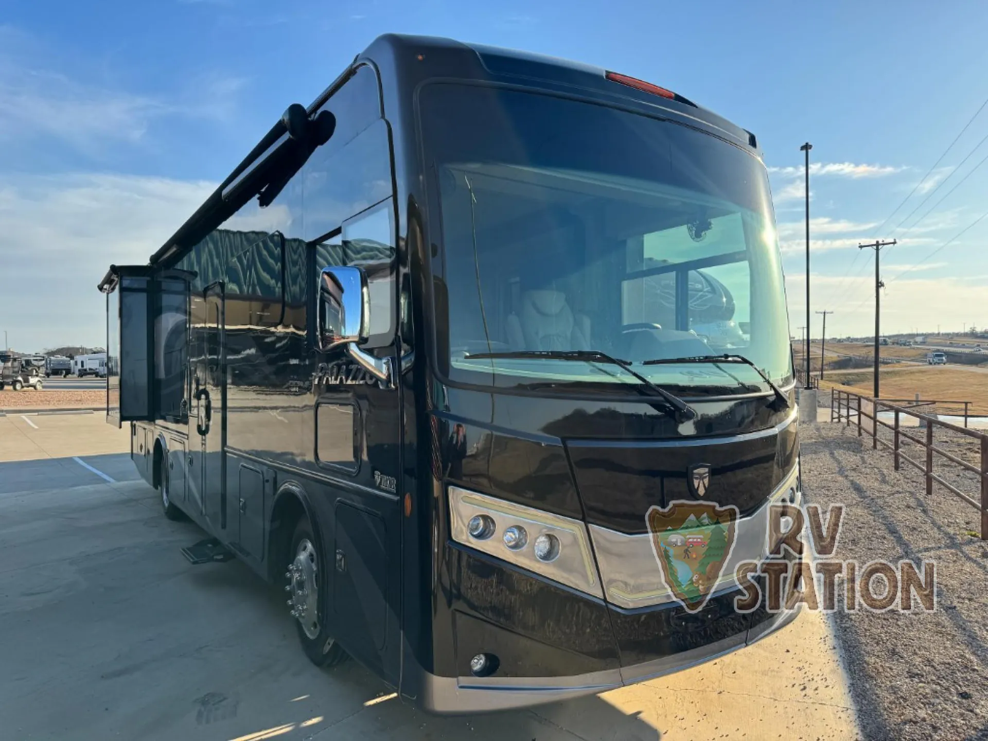 2022 Thor Motor Coach Palazzo 33.6 - Photo 2