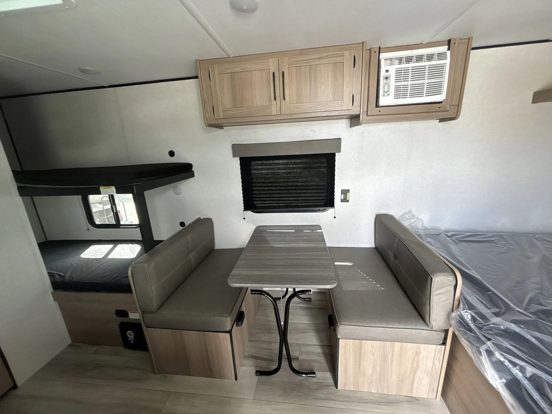2026 Keystone Coleman 17B — living area main