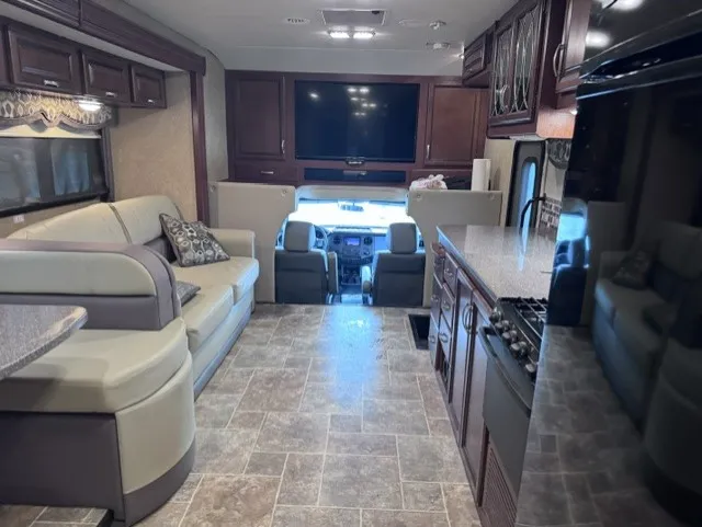 2015 Thor Motor Coach FOURWINDS 35SK - Photo 3