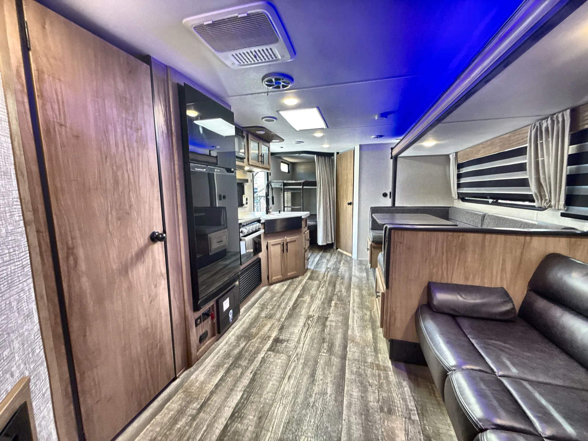2023 Forest River Cherokee Grey Wolf 27DBH — living area main