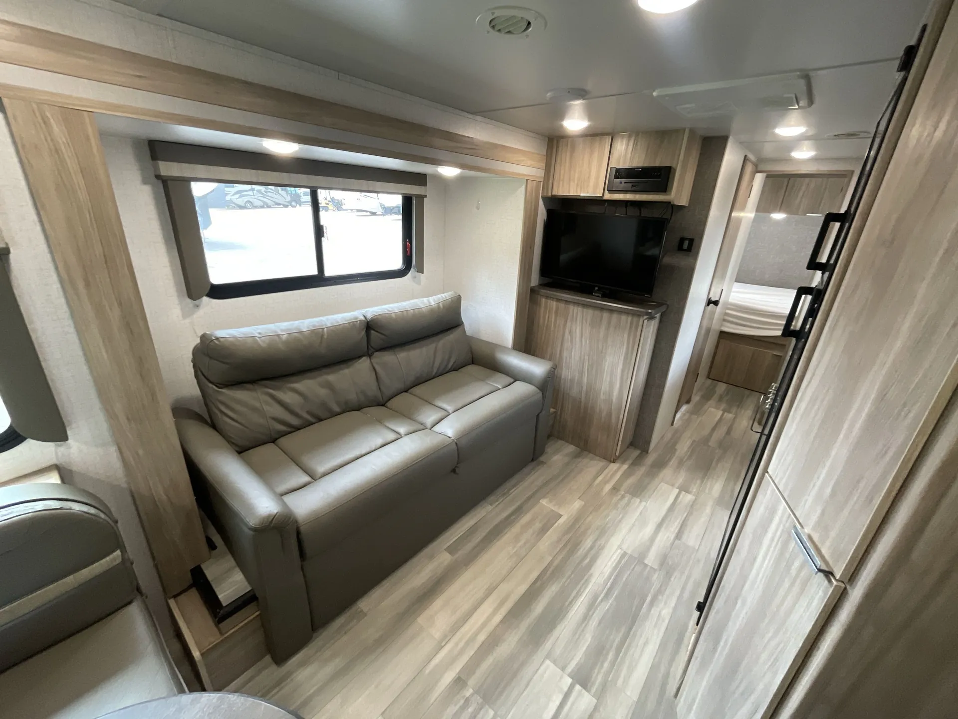 2021 Winnebago Micro Minnie 2225RL — living area main