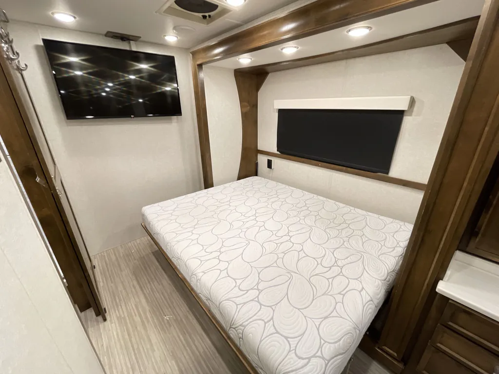 2018 Tiffin Wayfarer 24 FW, Photos photo 15