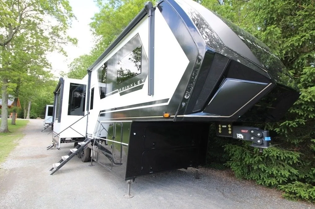 2025 Brinkley Model G 3250 - Photo 3
