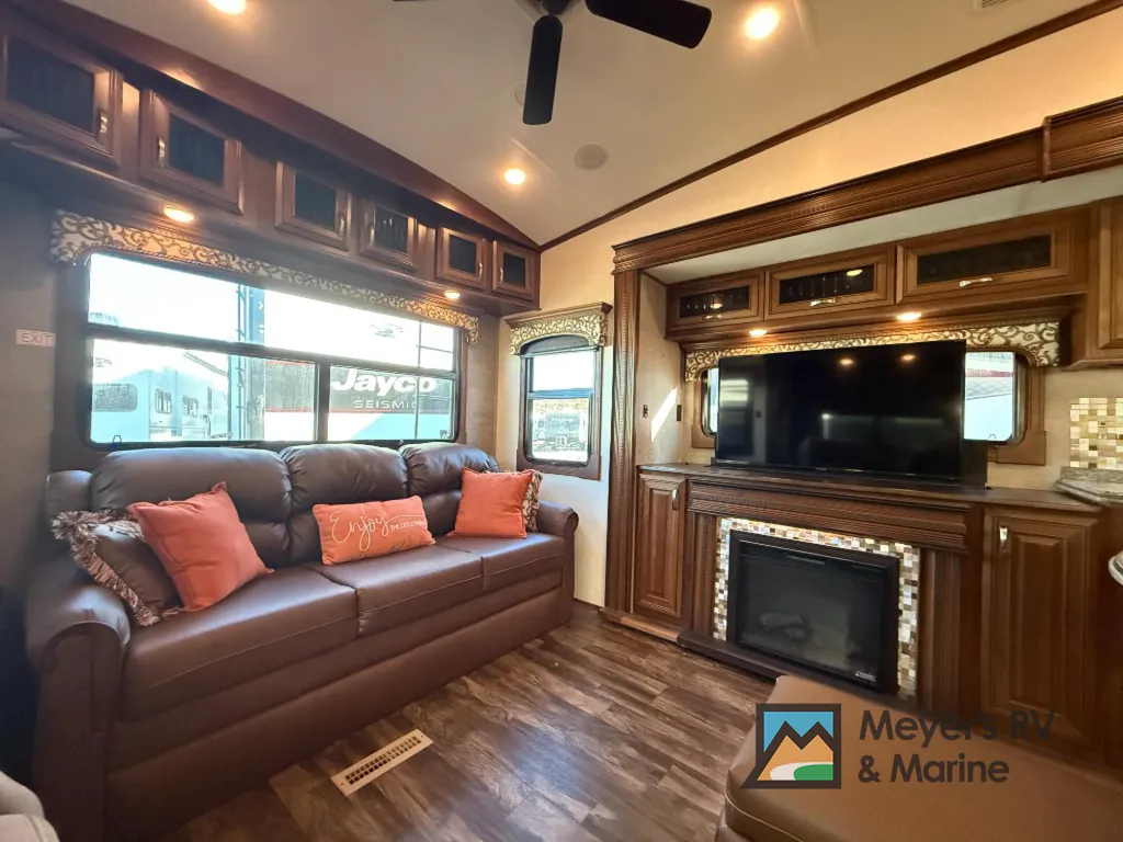 2017 Jayco Pinnacle 36FBTS, Photos photo 9